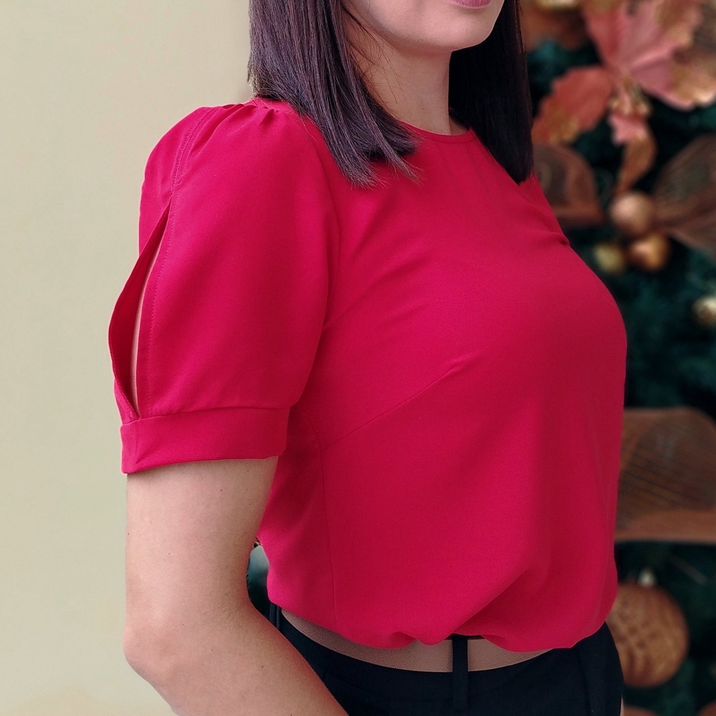 Blusa detalle en manga rojo