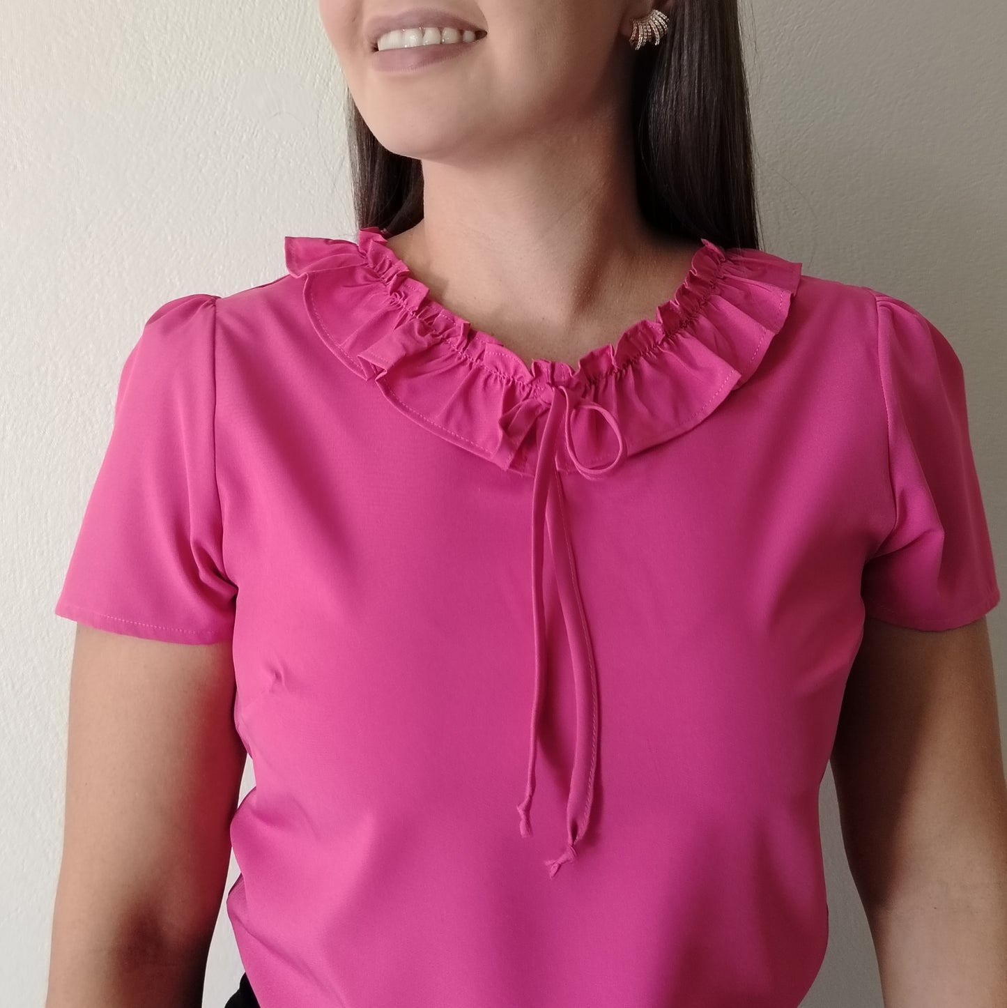 Blusa escote con vuelos