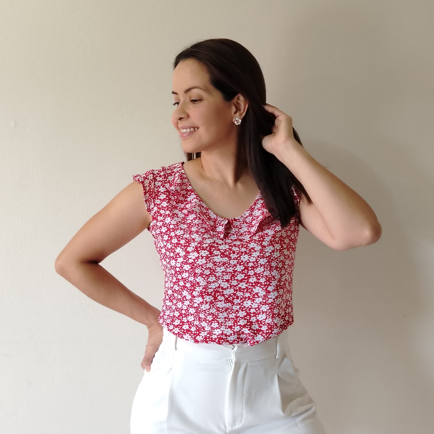 Blusa con vuelos en escote