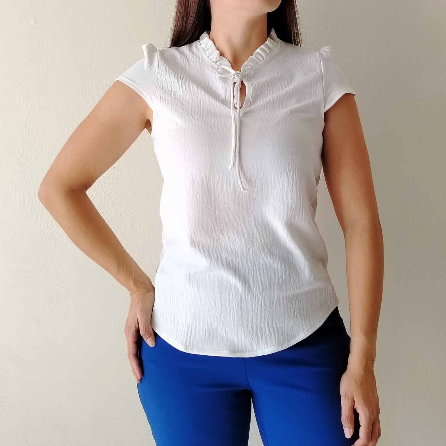 Blusa cuello fruncido con amarre
